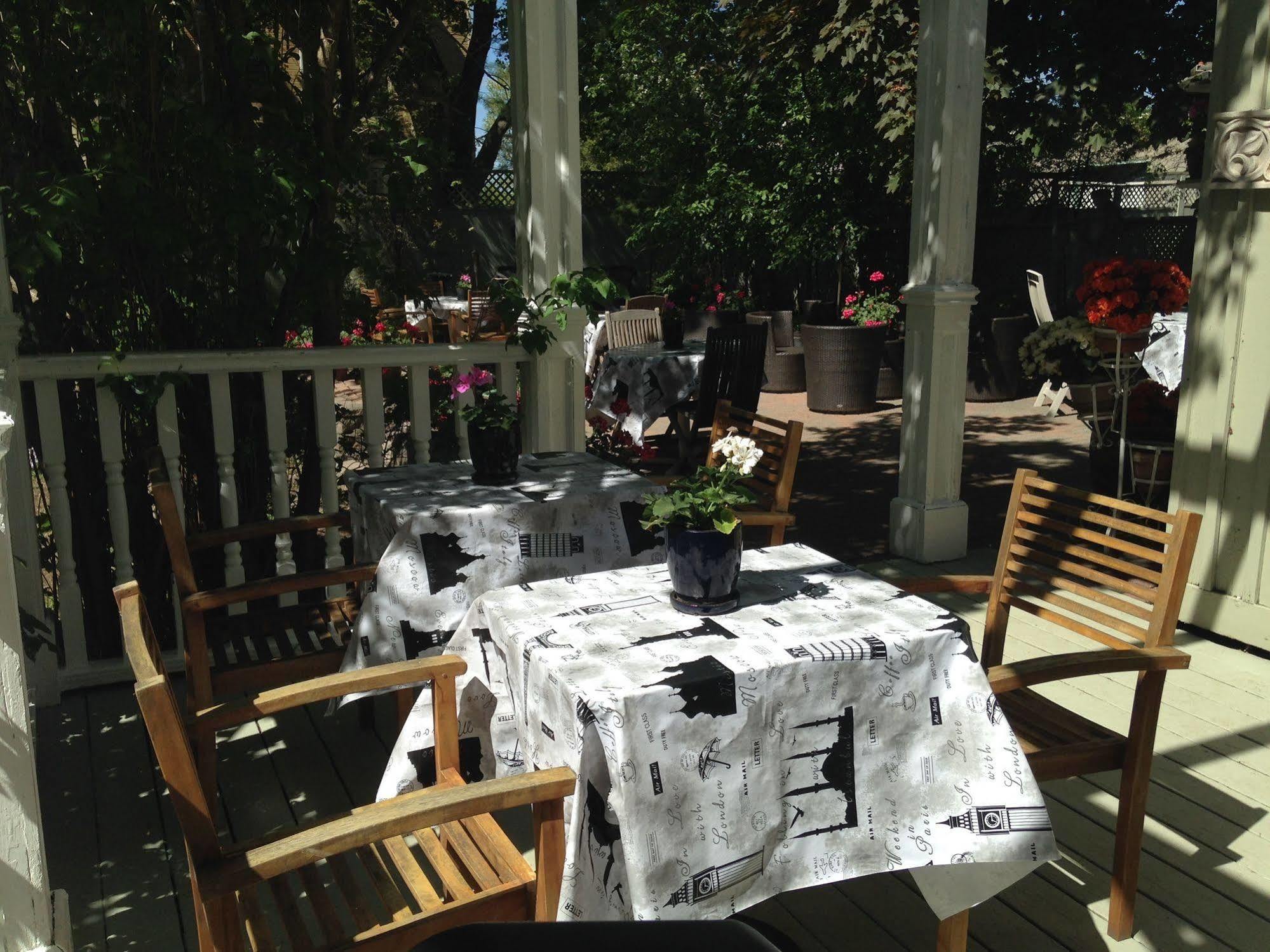 Trinity House Inn Gananoque Exterior foto
