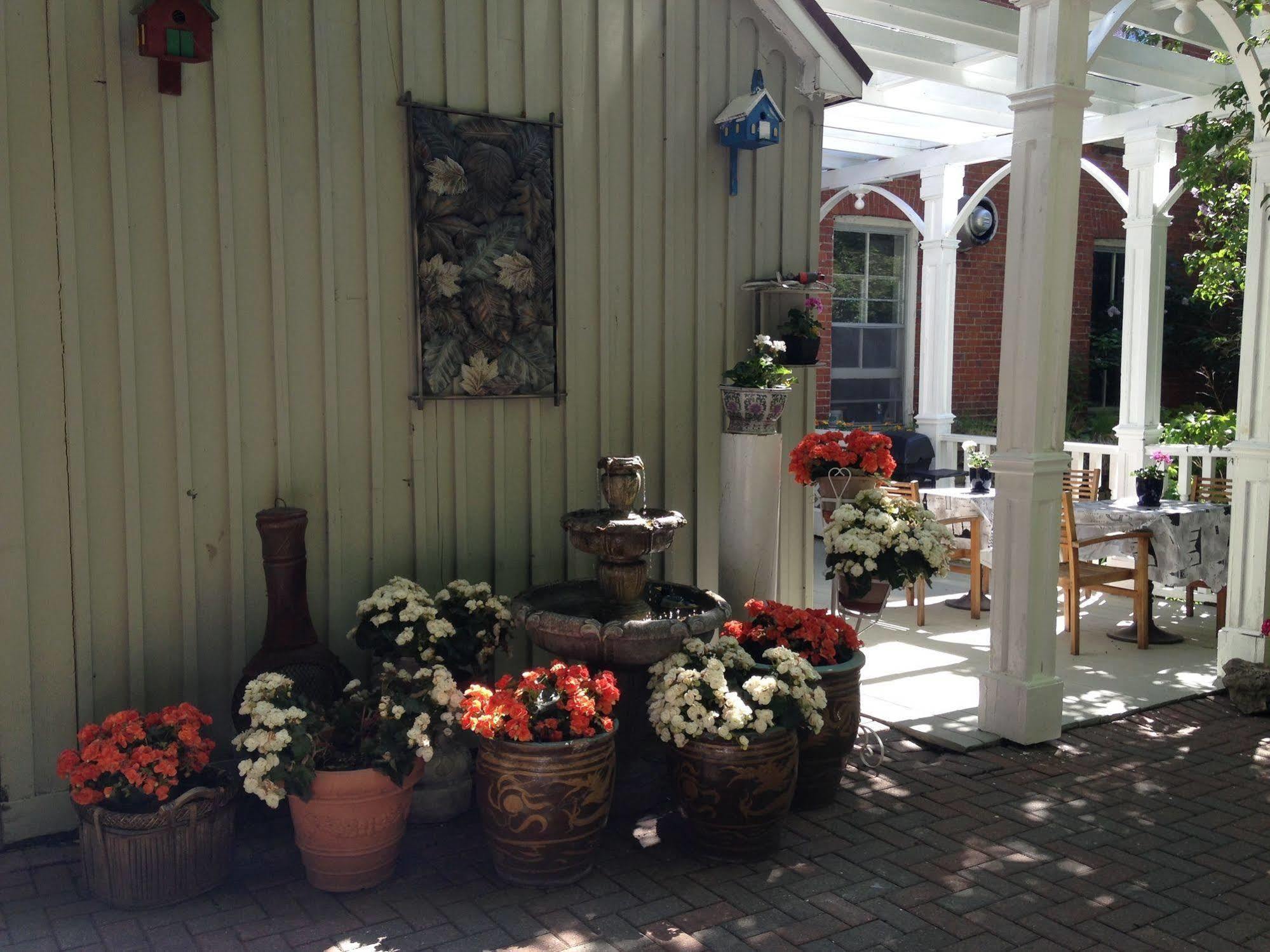 Trinity House Inn Gananoque Exterior foto