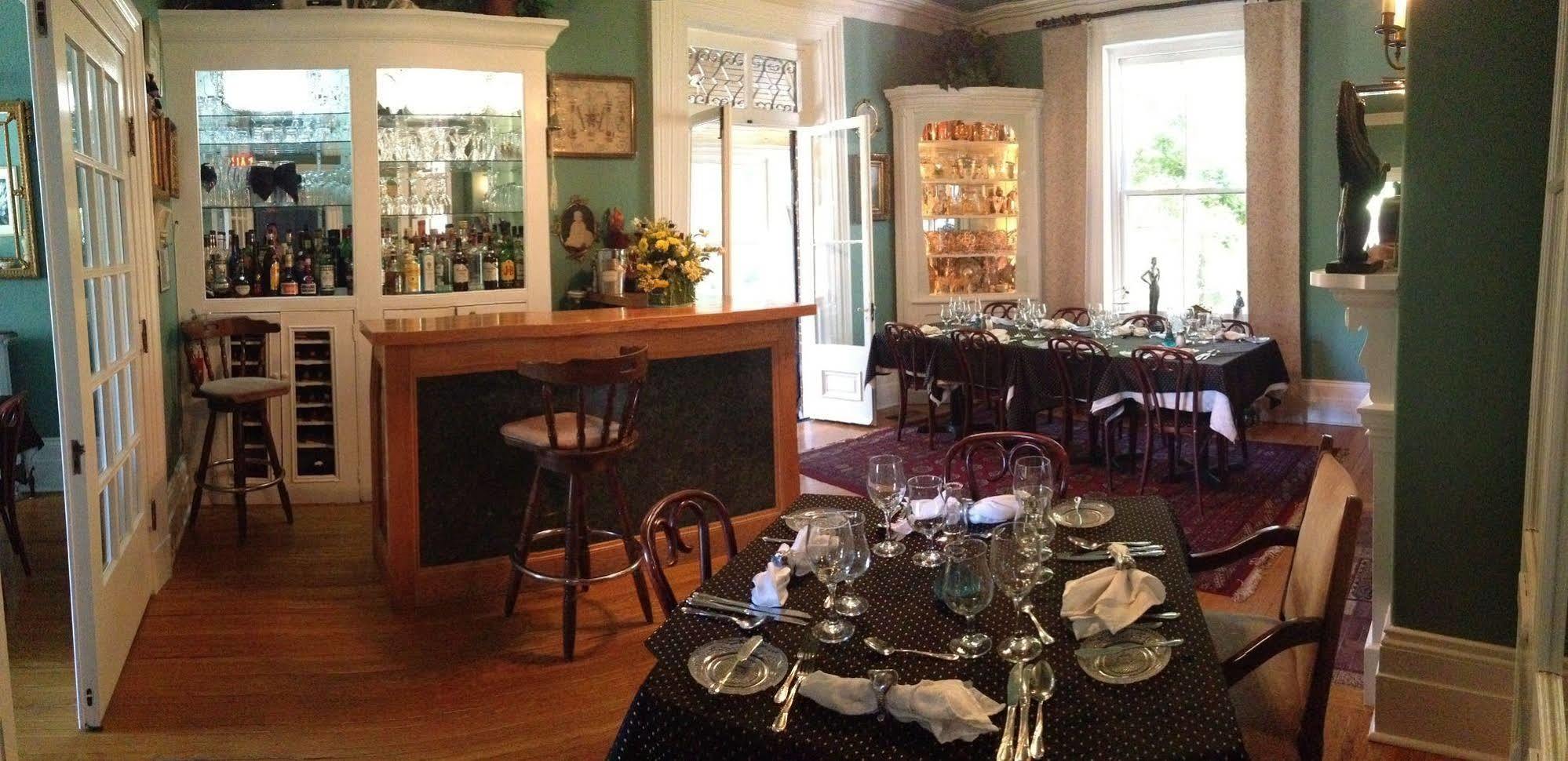 Trinity House Inn Gananoque Exterior foto