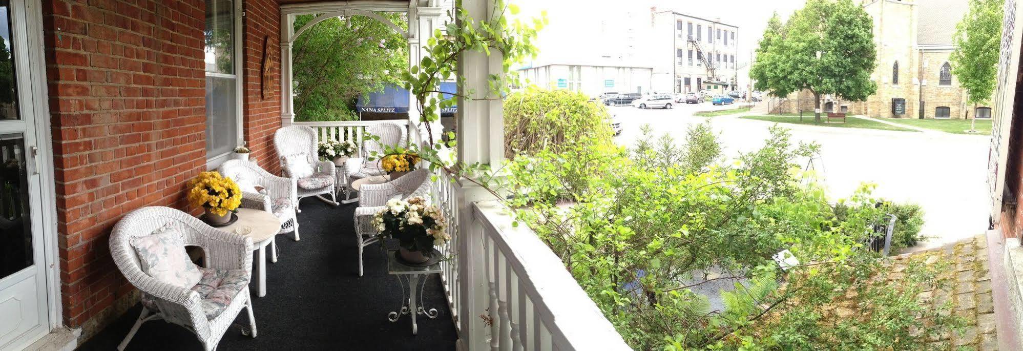 Trinity House Inn Gananoque Exterior foto
