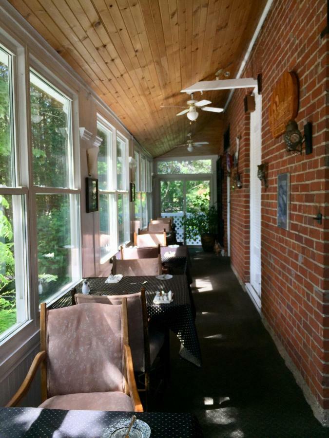 Trinity House Inn Gananoque Exterior foto